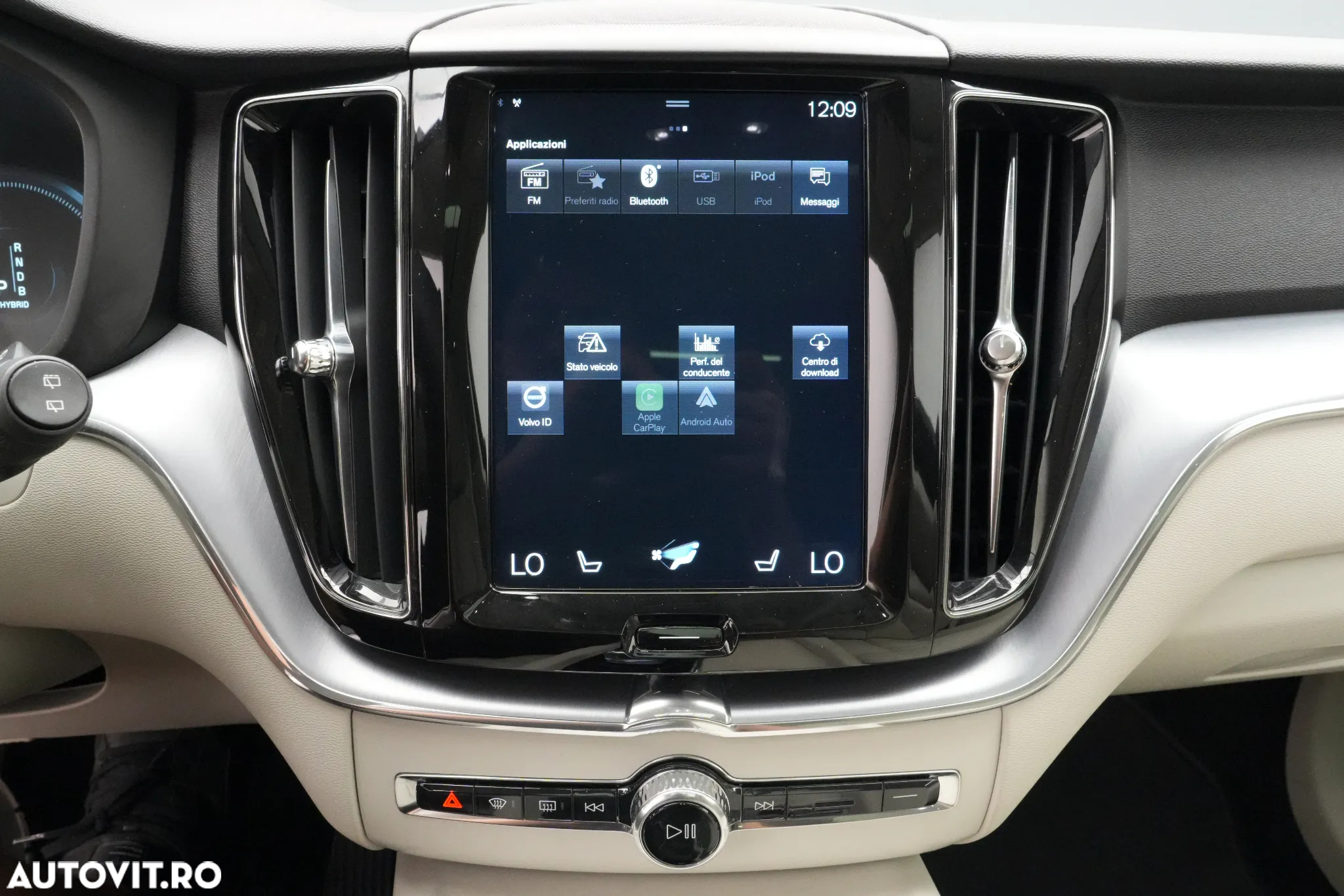 Volvo XC 60 T8 Twin Engine AWD Momentum Pro - 23