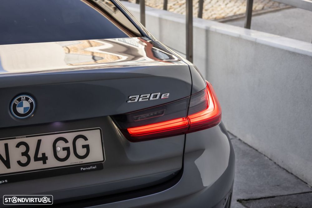 BMW 320 e Line Sport Auto - 12