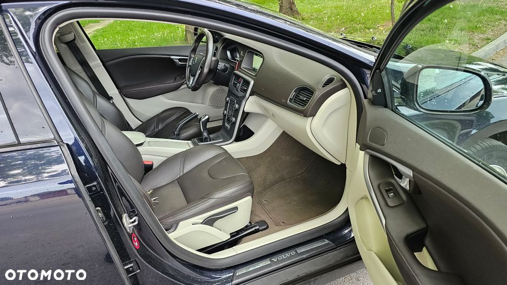 Volvo V40 Cross Country D2 Summum - 24
