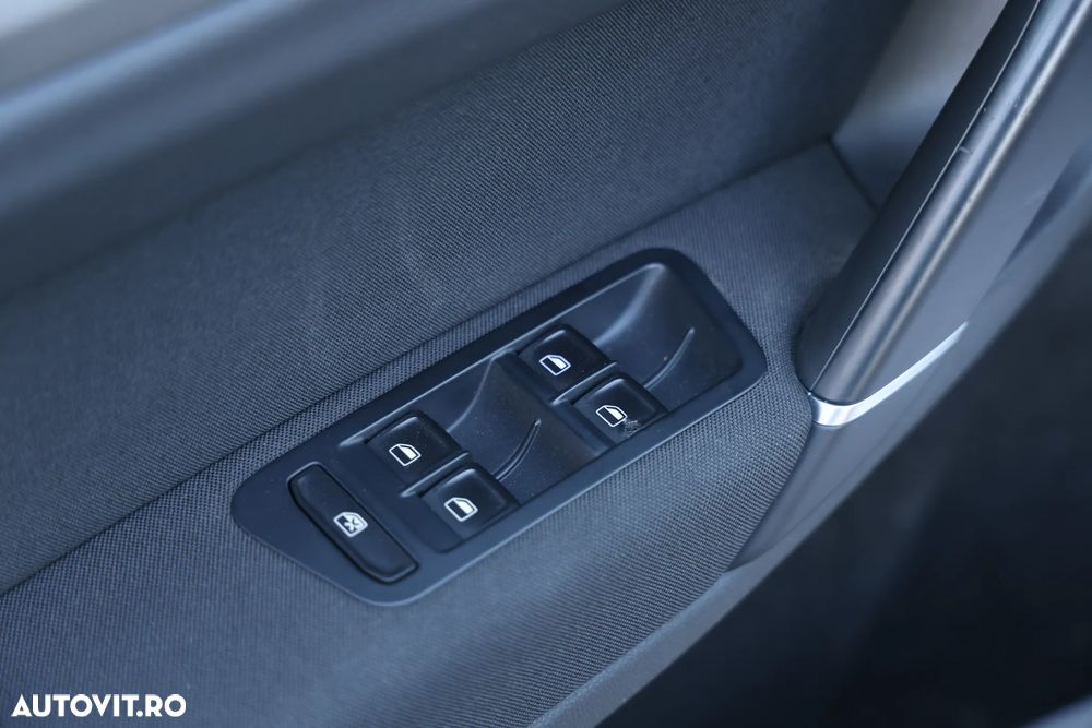 Volkswagen Golf 1.6 TDI DPF BMT DSG Trendline - 19