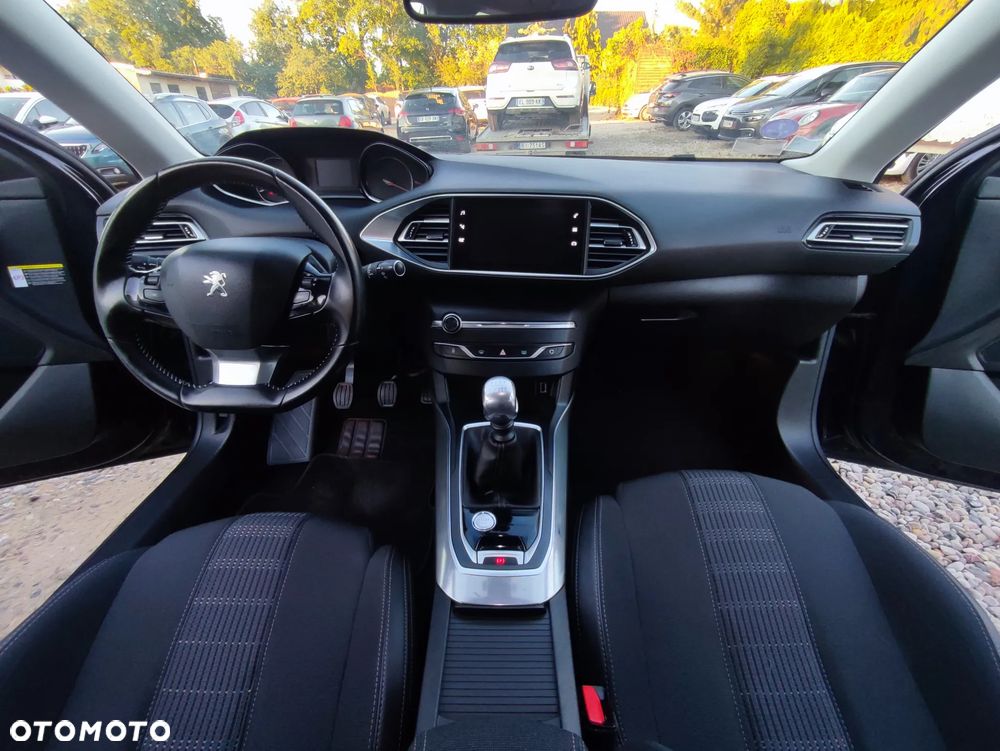 Peugeot 308 PureTech 130 GPF Stop & Start Allure Business-Paket - 34