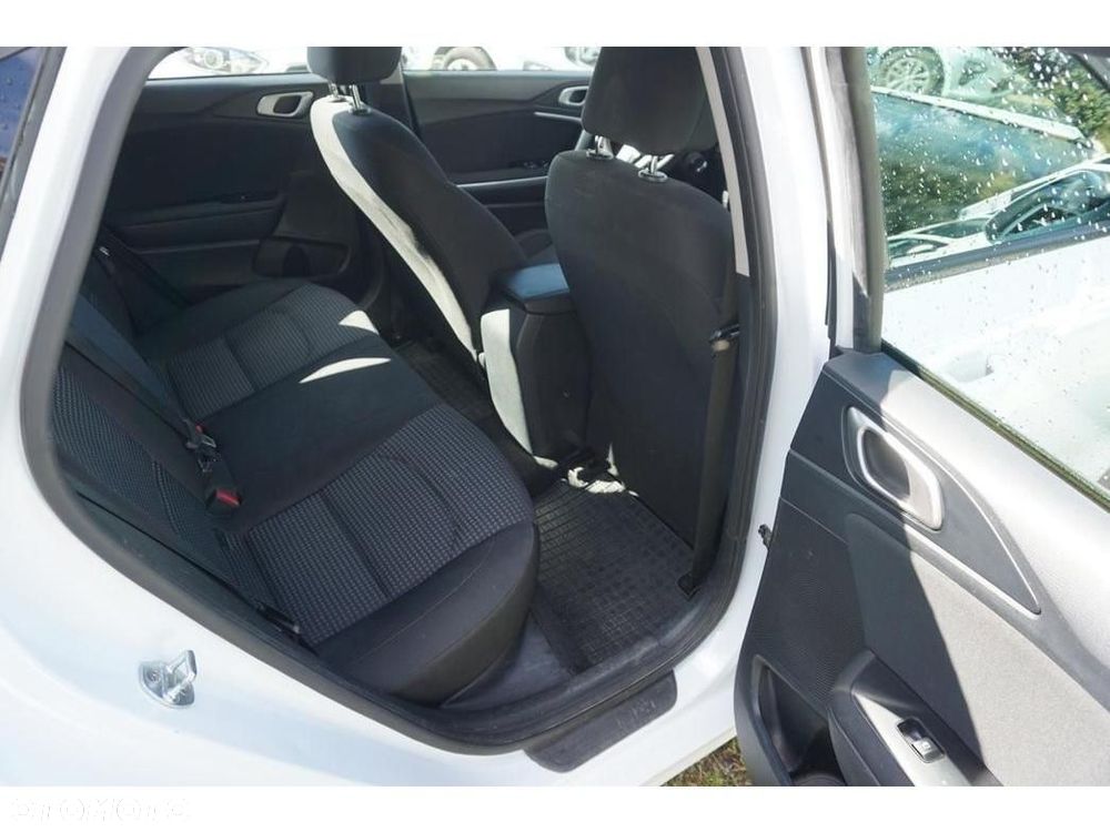 Kia Ceed - 31