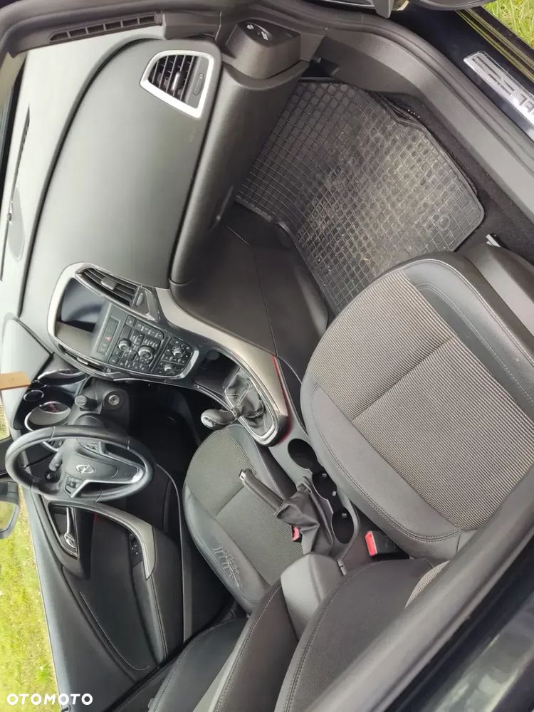 Opel Astra 1.4 Turbo Cosmo - 11