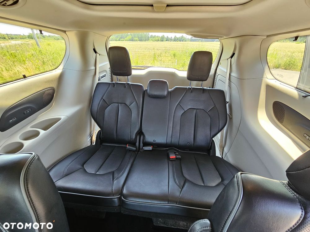 Chrysler Pacifica - 22