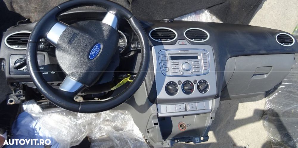 Plansa de bord Ford Focus 2 din 2010 cu airbag volan si pasager - 1