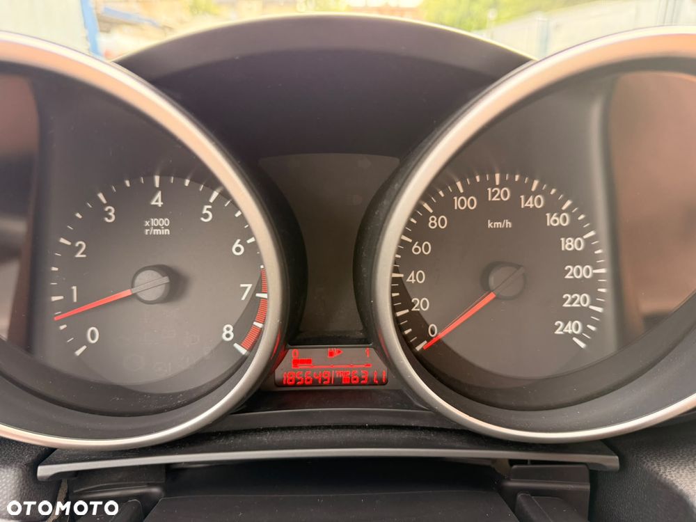 Mazda 3 1.6 Exclusive + - 8