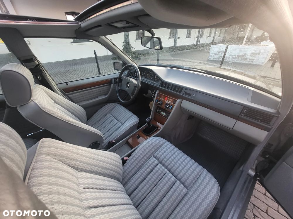 Mercedes-Benz W124 (1984-1993) - 17