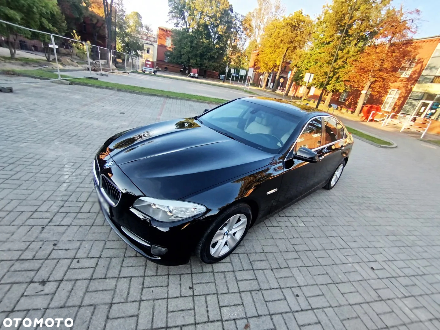BMW Seria 5 528i Sport-Aut - 27