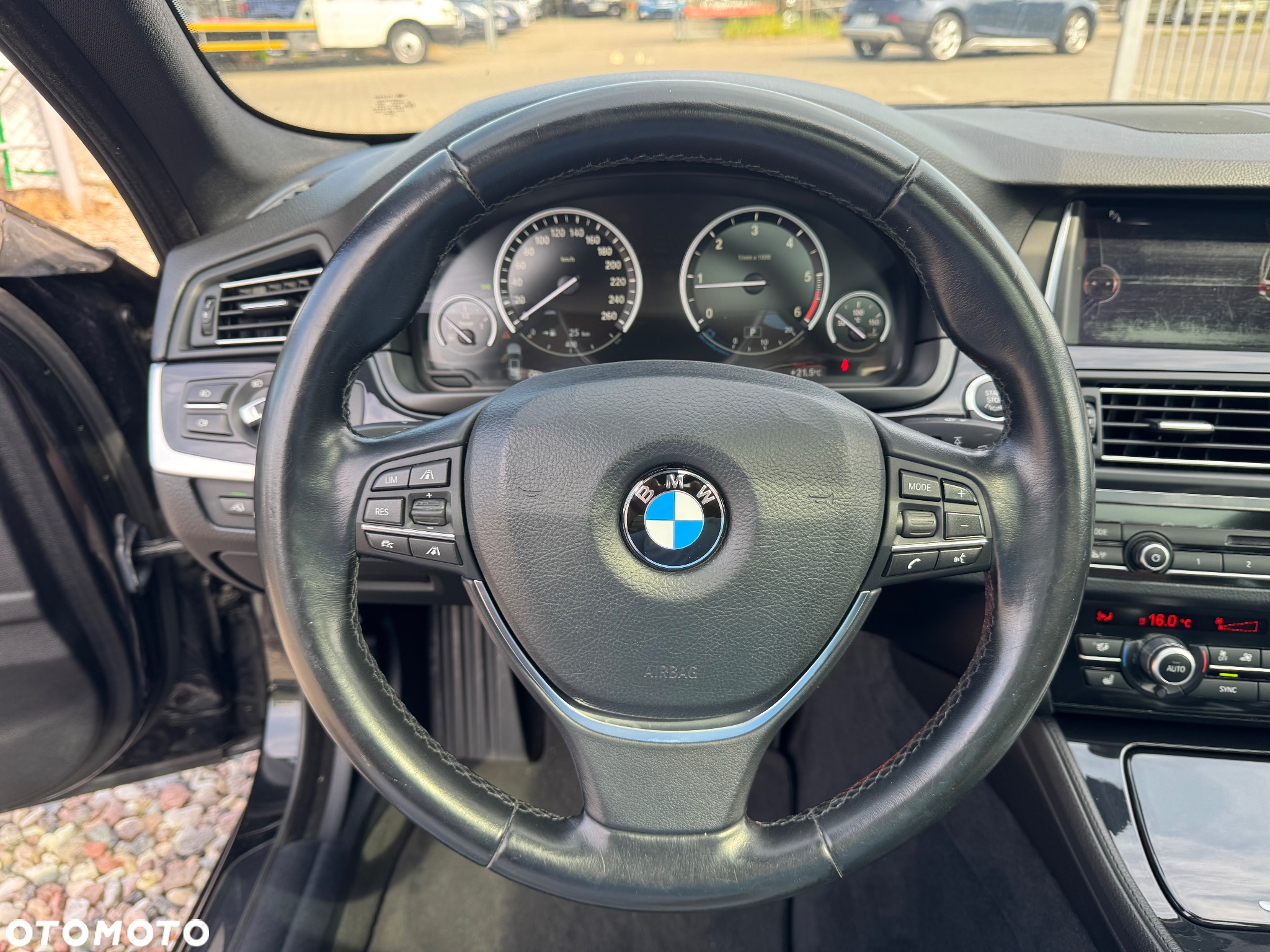 BMW Seria 5 520d xDrive - 27