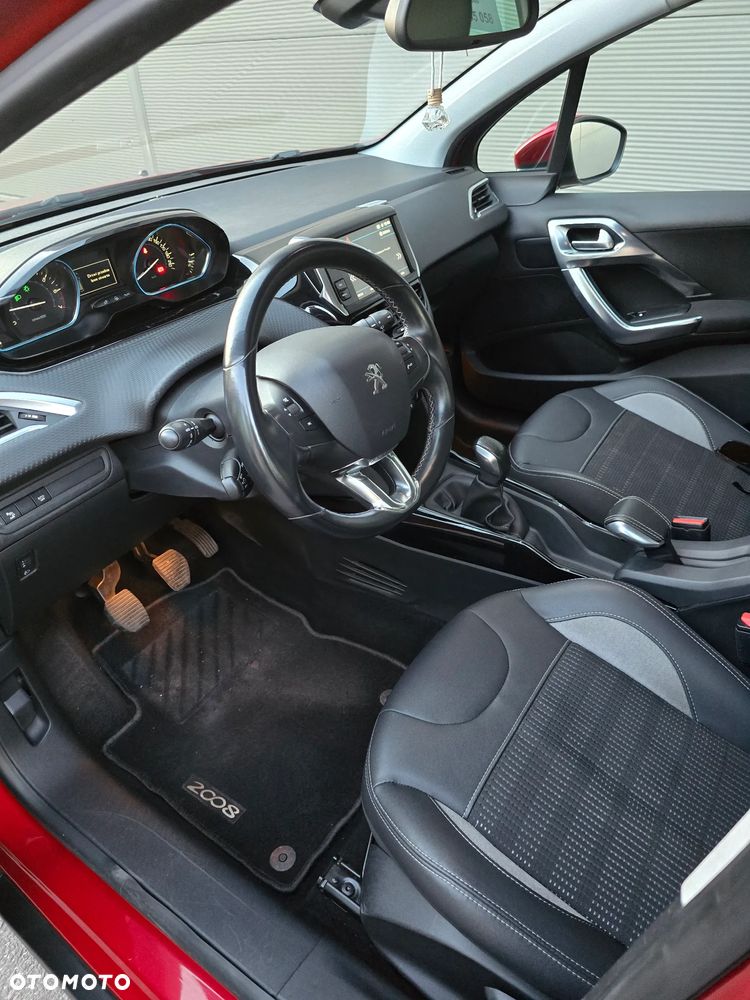 Peugeot 2008 1.2 Pure Tech GPF Signature S&S - 18