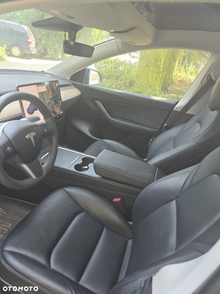 Tesla Model Y Long Range AWD - 19