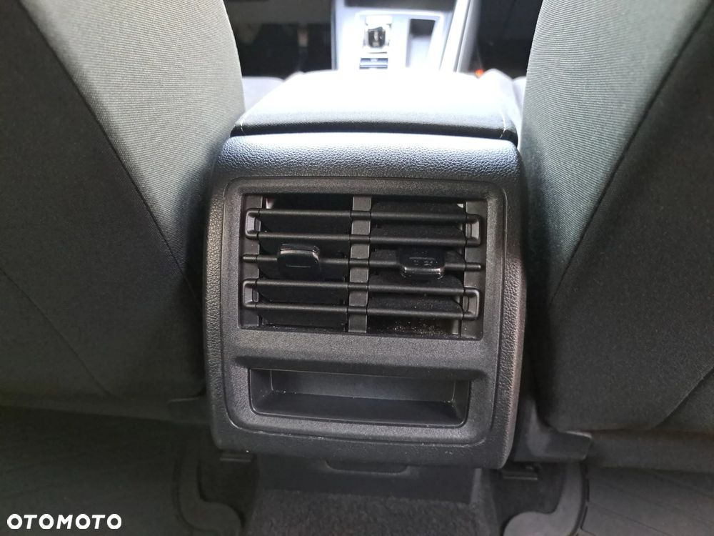 Volkswagen Golf - 22