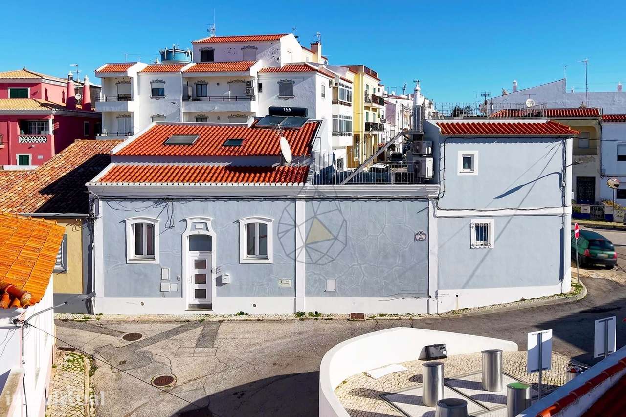 Excelente Moradia Remodelada de 5 quartos com garagem - Grande imagem: 2/41
