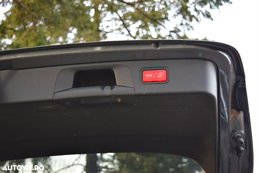 Mercedes-Benz GLC 300 e 4Matic 9G-TRONIC AMG Line Plus - 27