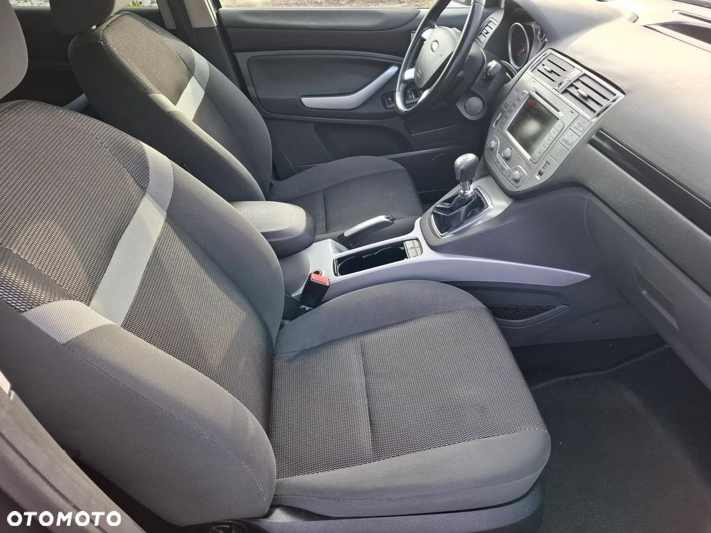 Ford Kuga 2.0 TDCi 2x4 Titanium - 14