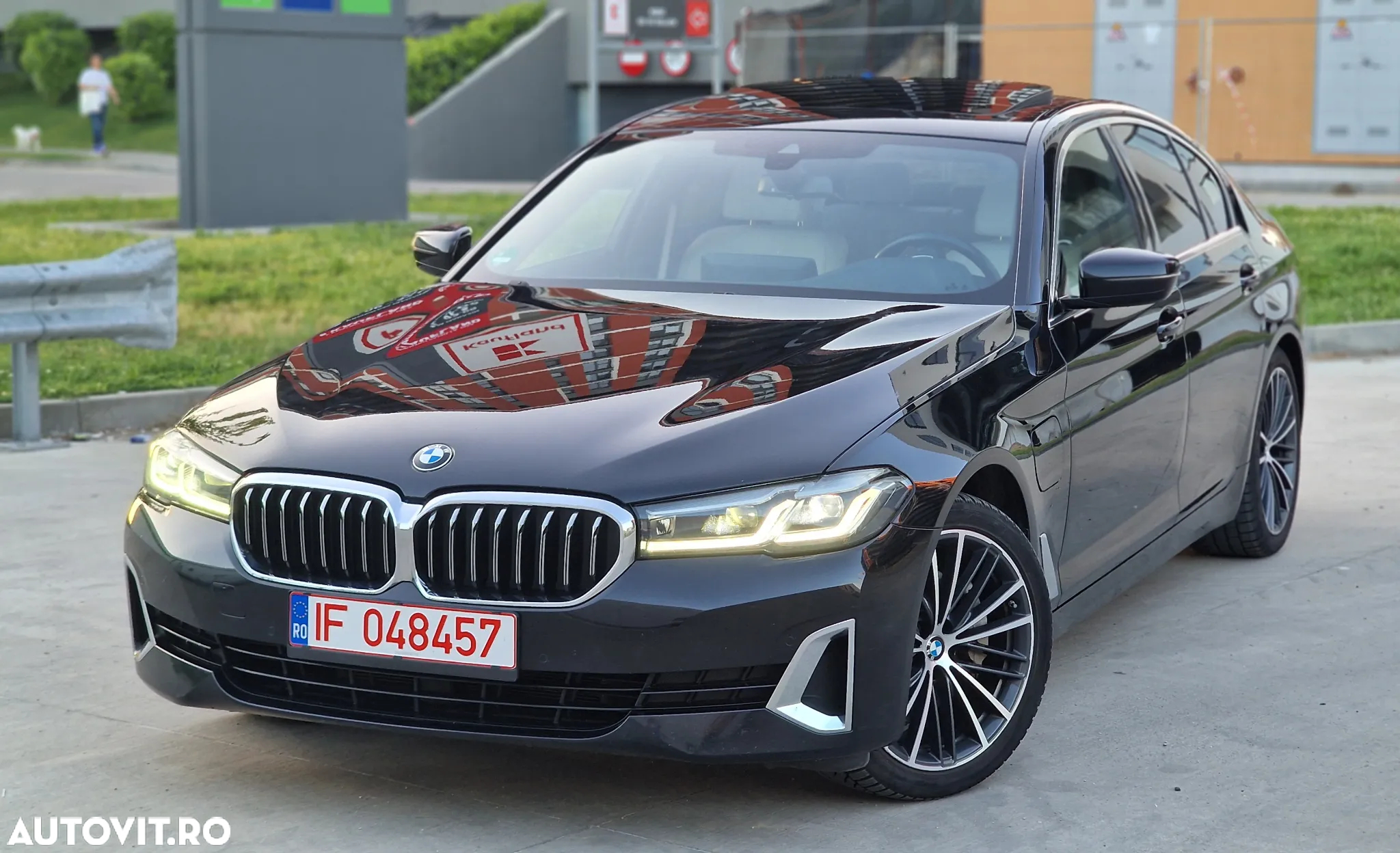 BMW Seria 5 530e Aut. Luxury Line - 3