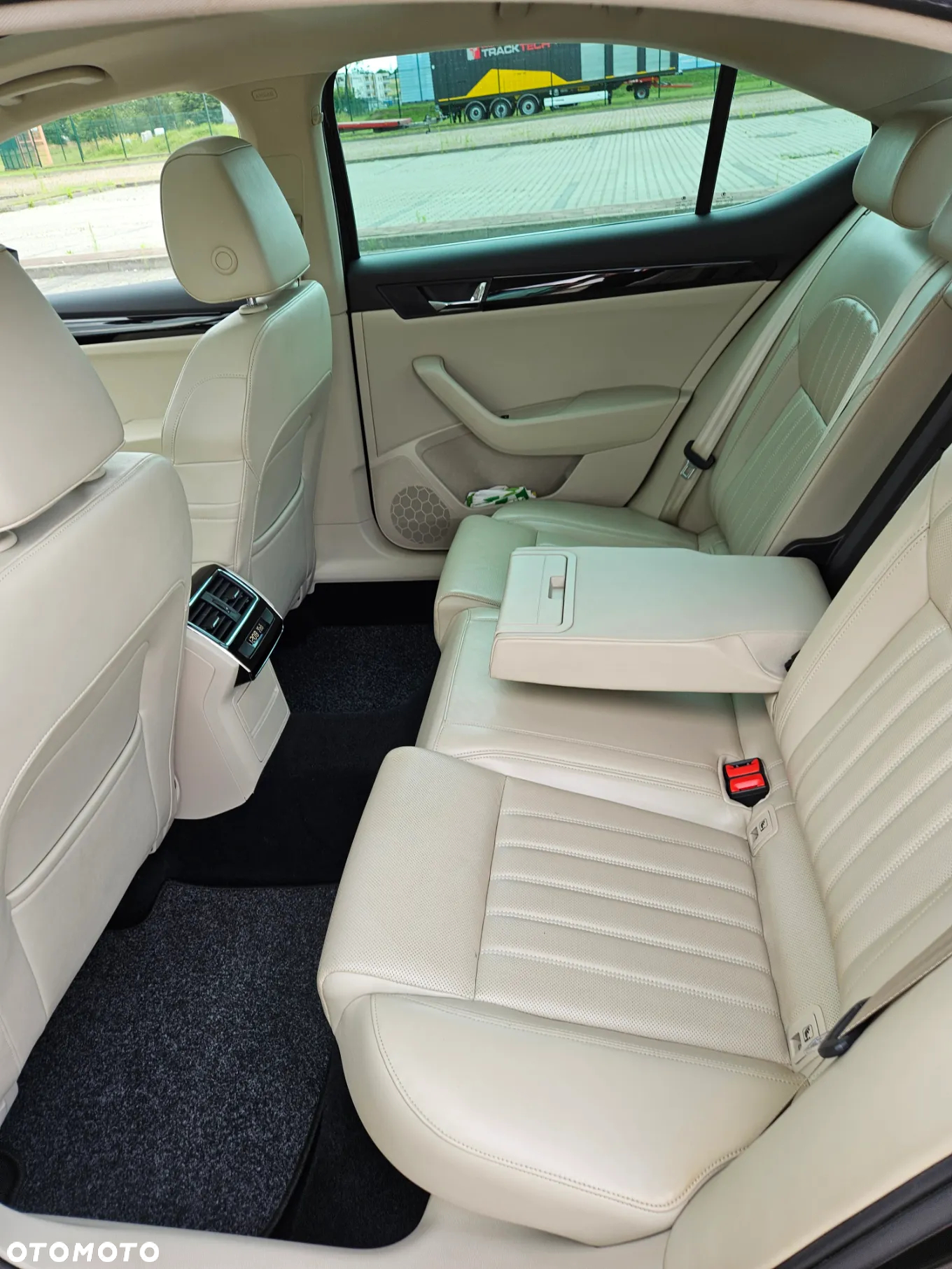Skoda Superb 2.0 TDI L&K - 11