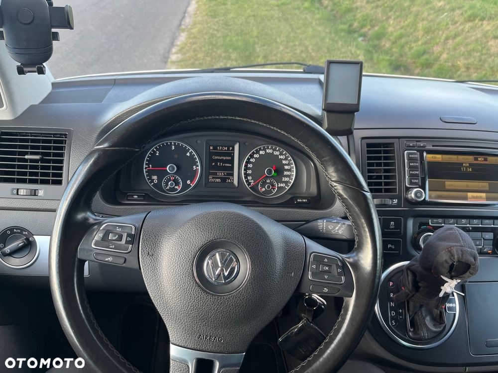 Volkswagen Multivan - 11