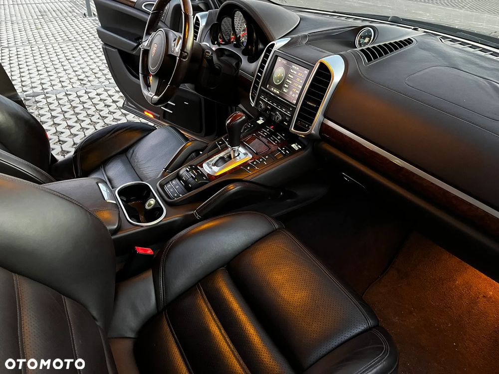 Porsche Cayenne Turbo - 12