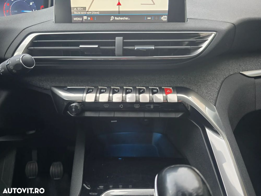 Peugeot 3008 1.2 PureTech S&S BVM6 Allure - 18