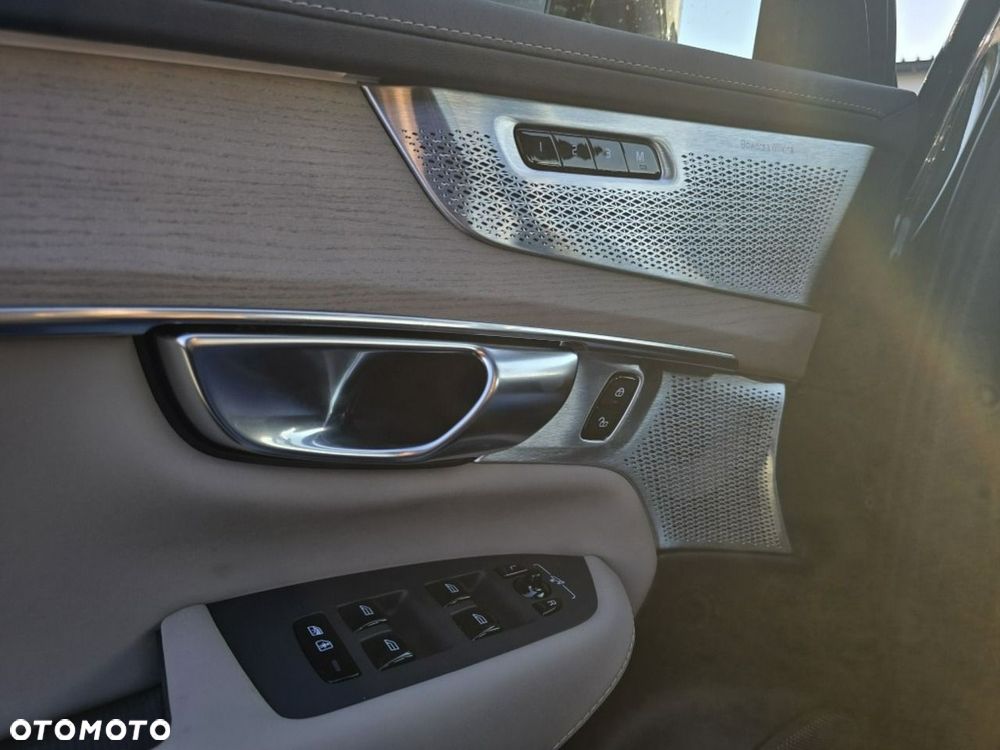 Volvo XC 90 T8 AWD Plug-In Hybrid Ultra Dark 7os - 22
