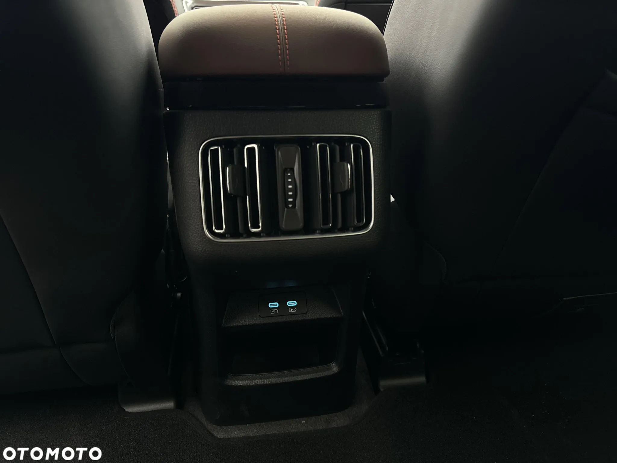 BYD Seal U 1.5T DM-i Design AWD - 13