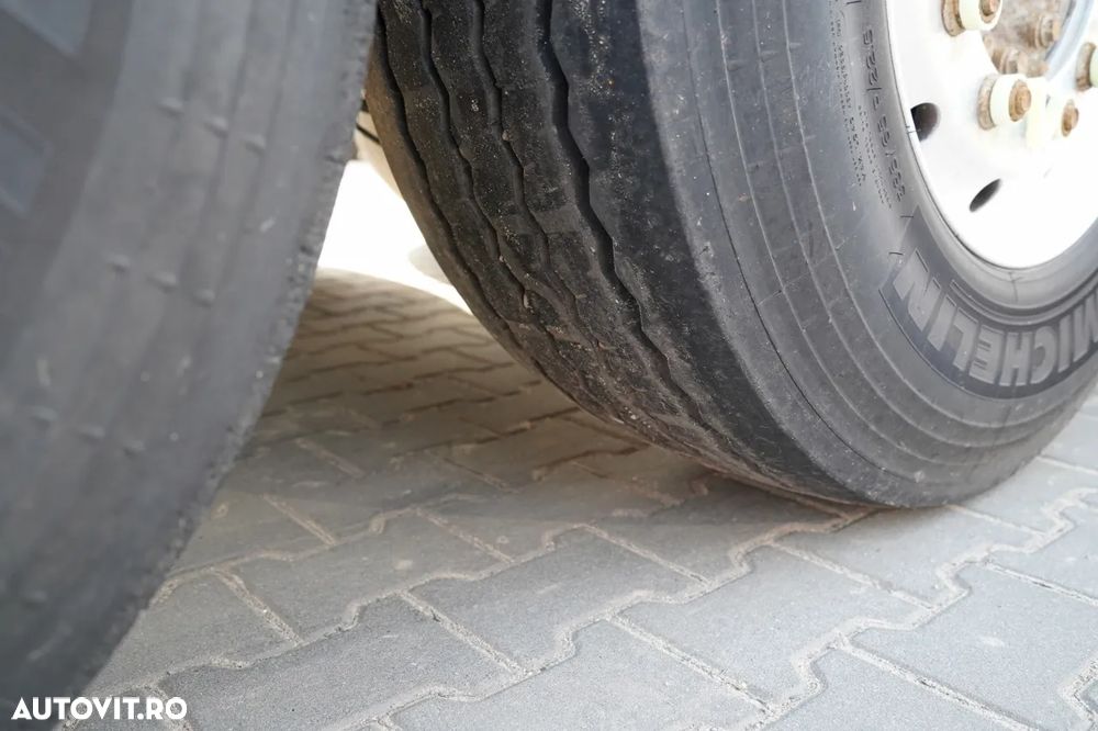 Benalu 557 BASCULĂ BENALU / 25 m³ / HYDROCLASP / ALUMINIU / 2X AXE RIDICABILE / PRELATĂ ELECTRICĂ / JANTE DIN ALIAJ / - 16