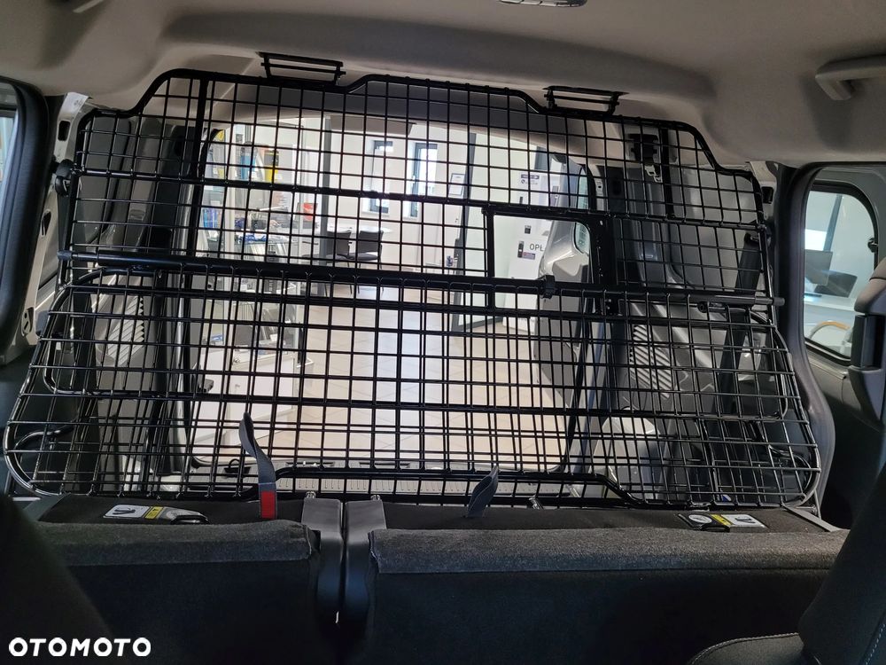 Ford Transit Courier - 14