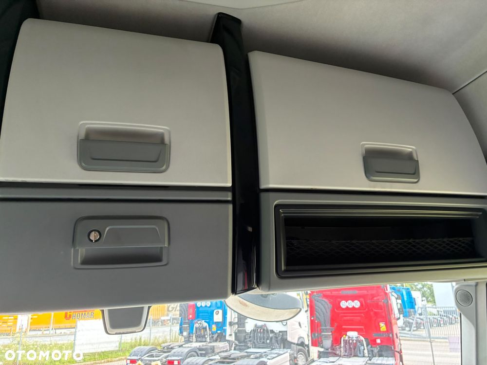 Renault T480 Sleeper Cab - 12