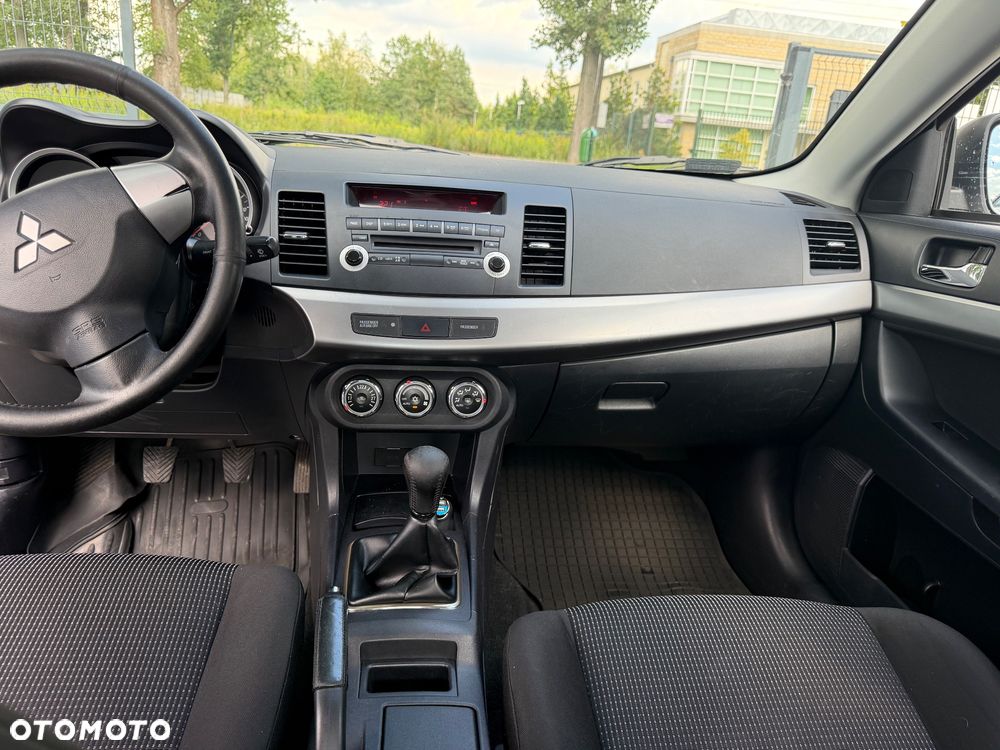 Mitsubishi Lancer 1.6 Intense - 10