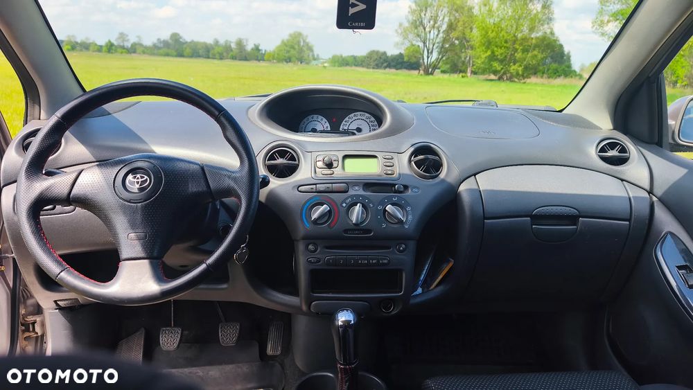 Toyota Yaris - 4