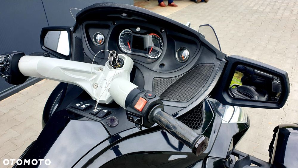 Can-Am Spyder - 17