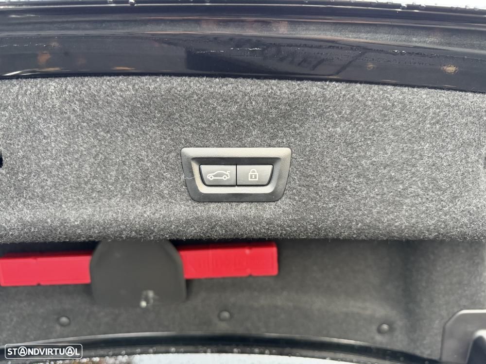 BMW 330 e Pack 50 anos M Auto - 37
