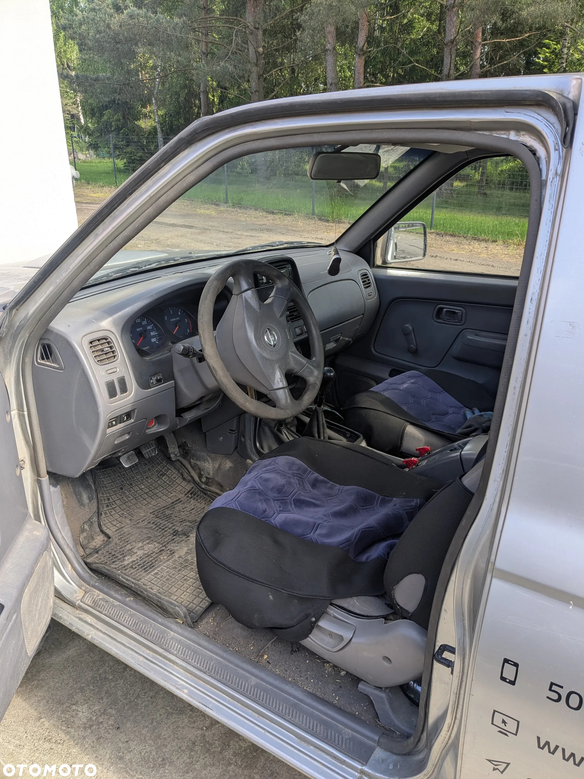 Nissan Pickup - 5