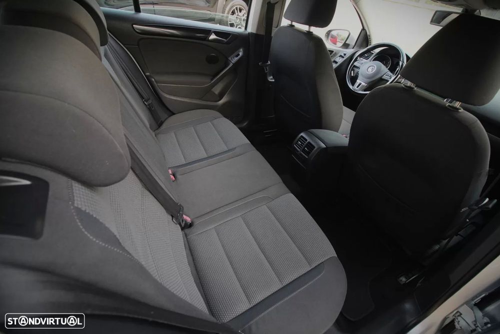 VW Golf 1.6 TDi Highline - 20