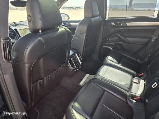 Porsche Cayenne Turbo Tiptronic S - 25