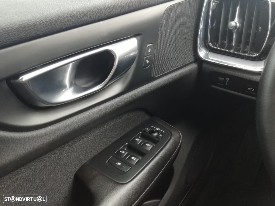 Volvo V60 2.0 D3 Momentum - 23