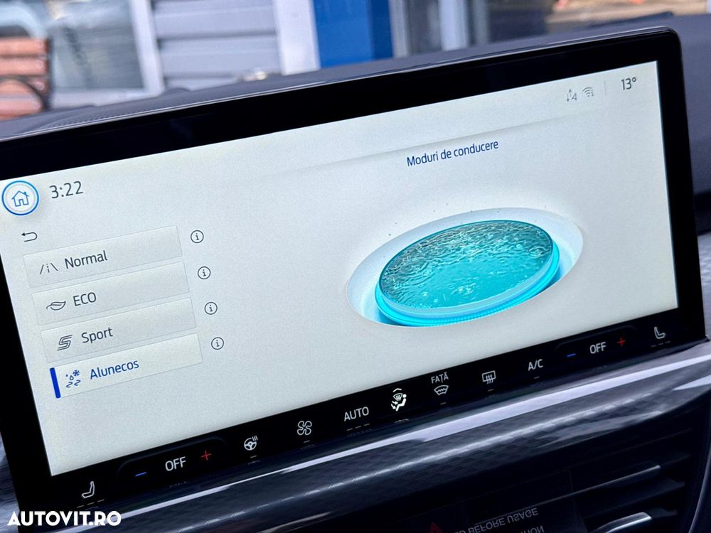 Ford Kuga 2.5 Duratec FHEV 4x4 TITANIUM - 3