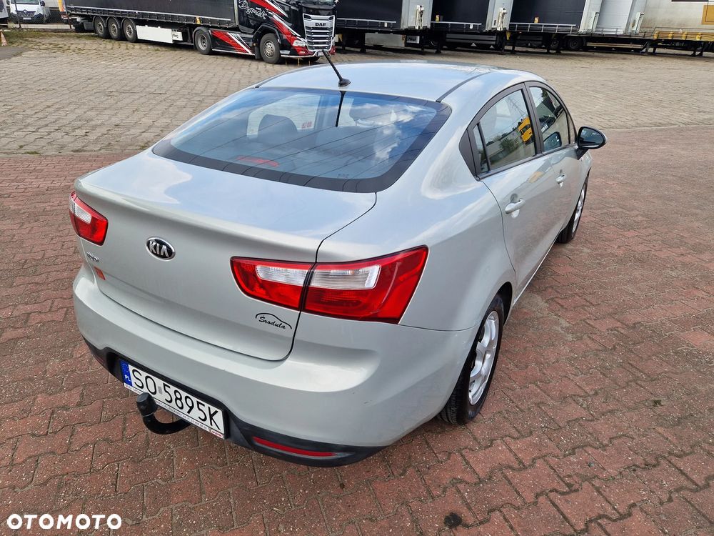 Kia Rio 1.2 L - 8