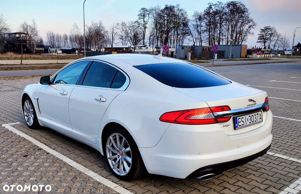 Jaguar XF 2.0 T Premium Luxury - 4