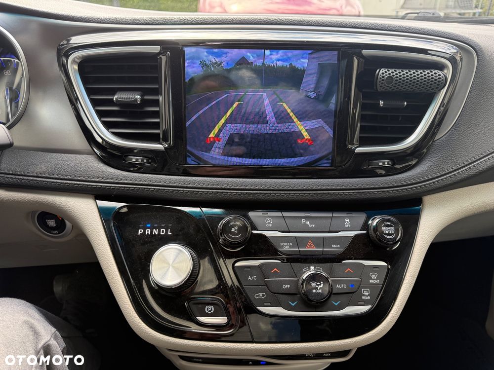 Chrysler Pacifica - 31