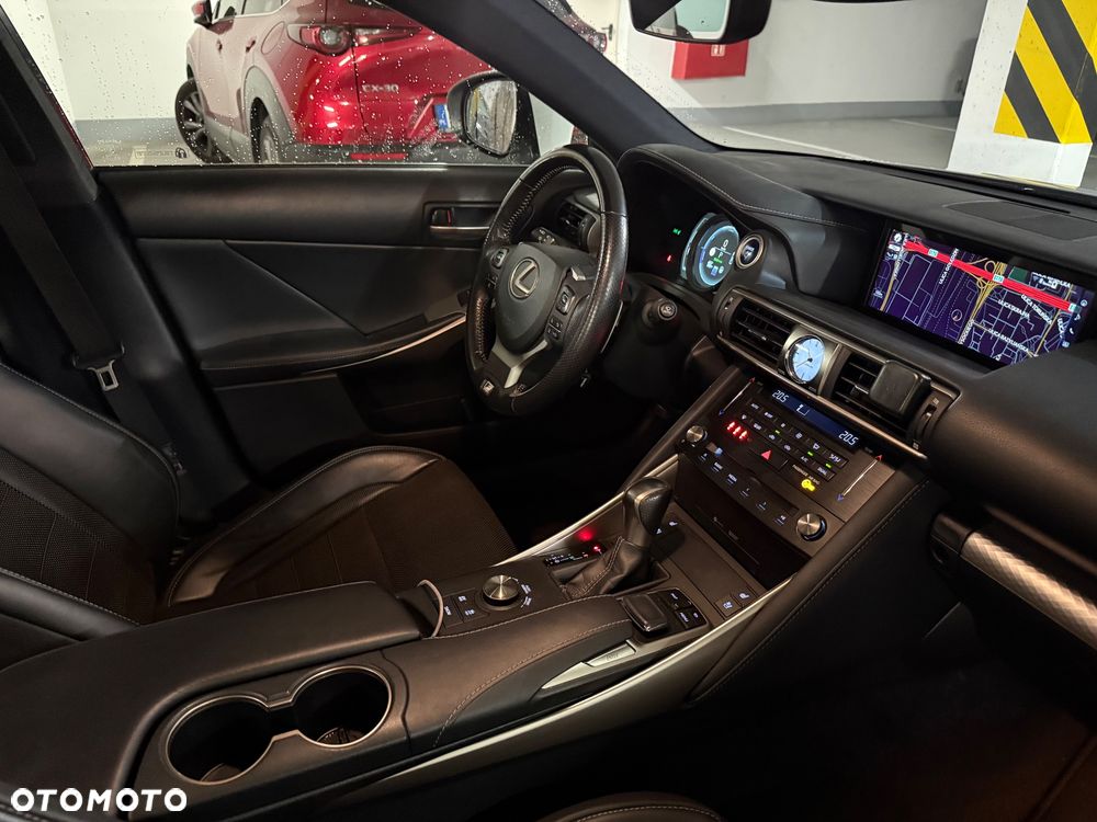Lexus IS 300h F Sport - 29