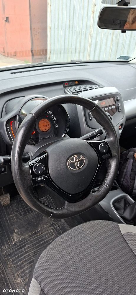 Toyota Aygo x-play - 6