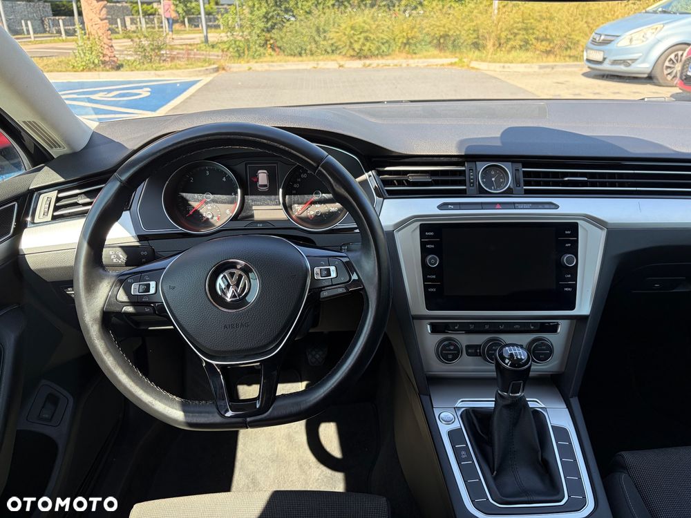 Volkswagen Passat 2.0 TDI BMT Trendline - 15