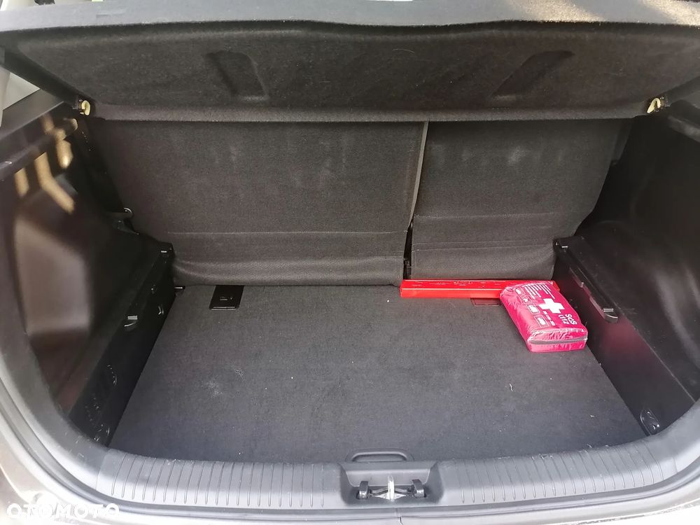 Kia Venga 1.6 CRDi 128 Dream Team Edition - 8