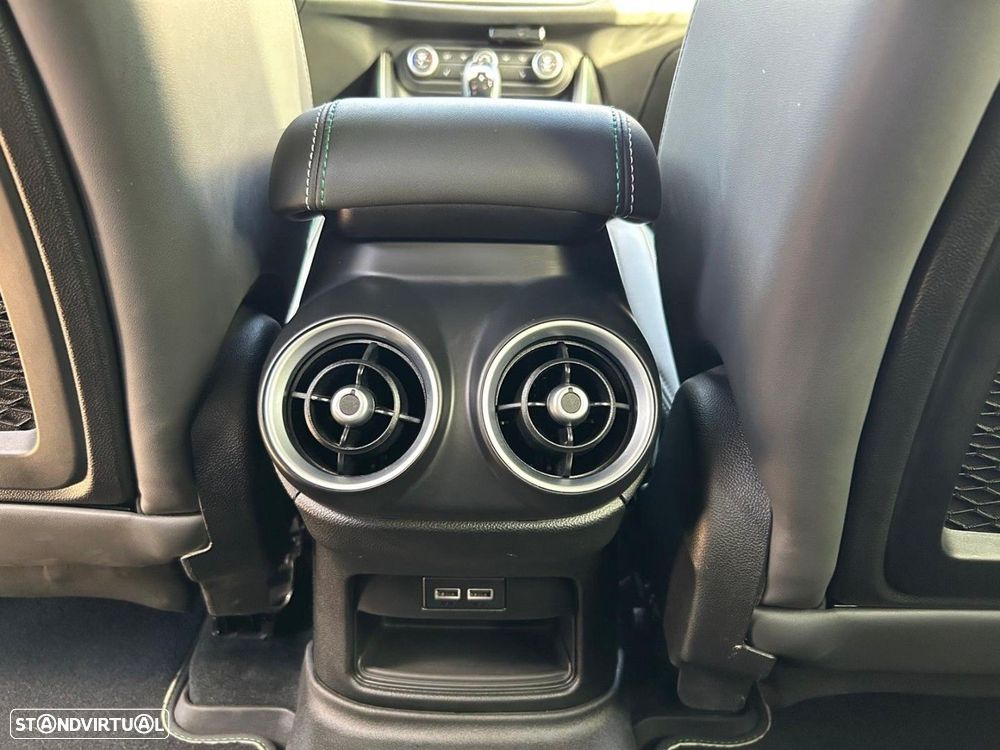Alfa Romeo Stelvio V6 2.9 Bi-Turbo AT8-Q4 Quadrifoglio - 32