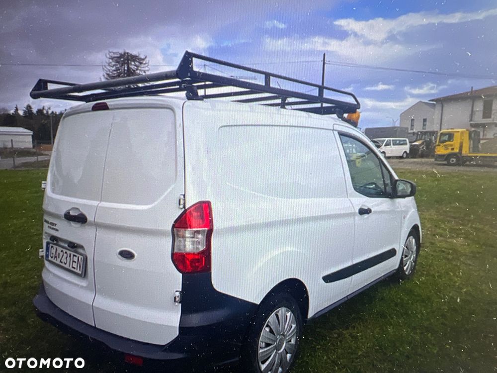 Ford Transit Courier - 14