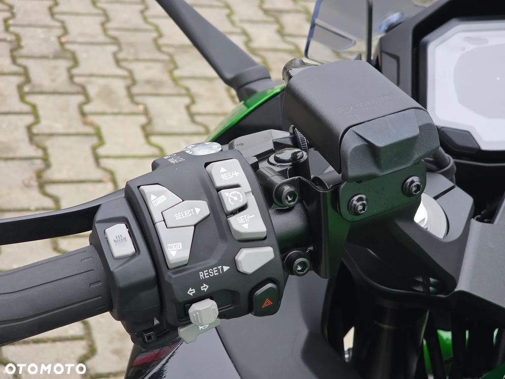 Kawasaki Ninja 1000 SX - 20