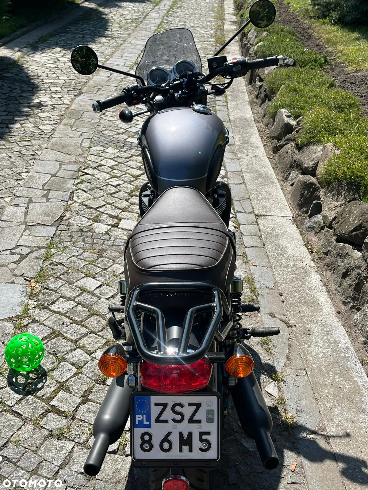 Triumph Bonneville - 12
