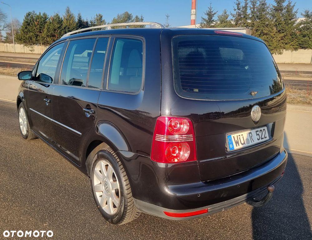 Volkswagen Touran - 4